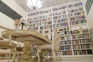 Préparer un départ en maison de retraite : que faire du contenu du logement ?