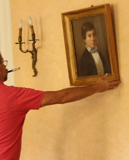 family affaires valorise un tableau de maitre dans un appartement haussmannien